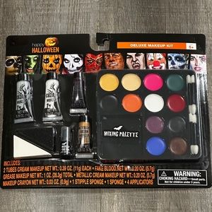 💞 New Deluxe Costume Makeup Set